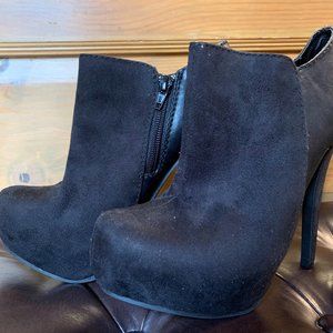 NEW! Olsenboye 5.5" Sky High Black Stiletto Booties w/a 1" Platform. Size 7.5